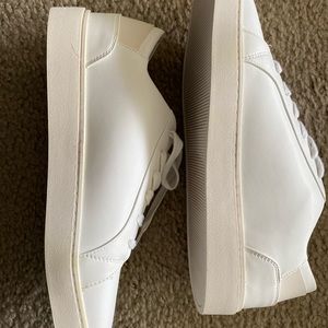 New Thousand Fell size 8M minimal white sneakers